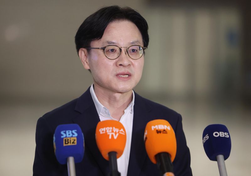 [인천공항=뉴시스] 김명년 기자 = 김정관 산업통상부 장관이 미국에서 열리는 한미 조선협력센터 개소식 참석차 22일 오전 인천국제공항을 통해 출국하기 앞서 발언하고 있다. 2026.07.22. kmn@newsis.com