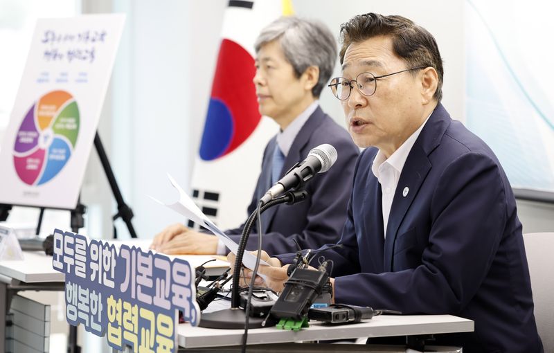 [서울=뉴시스] 김혜진 기자 = 정근식 서울시교육감이 22일 서울 용산구 서울시교육청에서 서울교육 2기 비전 ’모두를 위한 기본교육, 행복한 협력교육‘ 선포 기자회견에서 발언하고 있다. 2026.07.22. jini@newsis.com