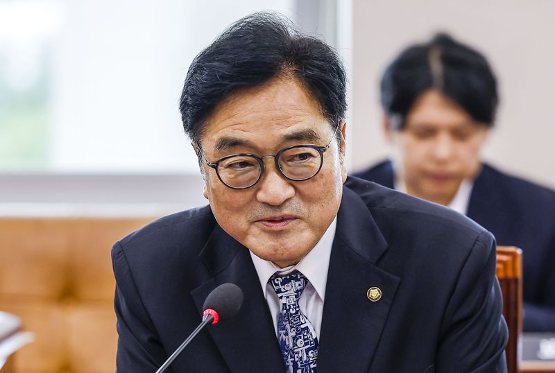 [서울=뉴시스] 정병혁 기자 = 우원식 더불어민주당 의원이 7일 서울 여의도 국회에서 열린 재정경제기획위원회 전체회의에서 인사말을 하고 있다. 2026.07.07. jhope@newsis.com