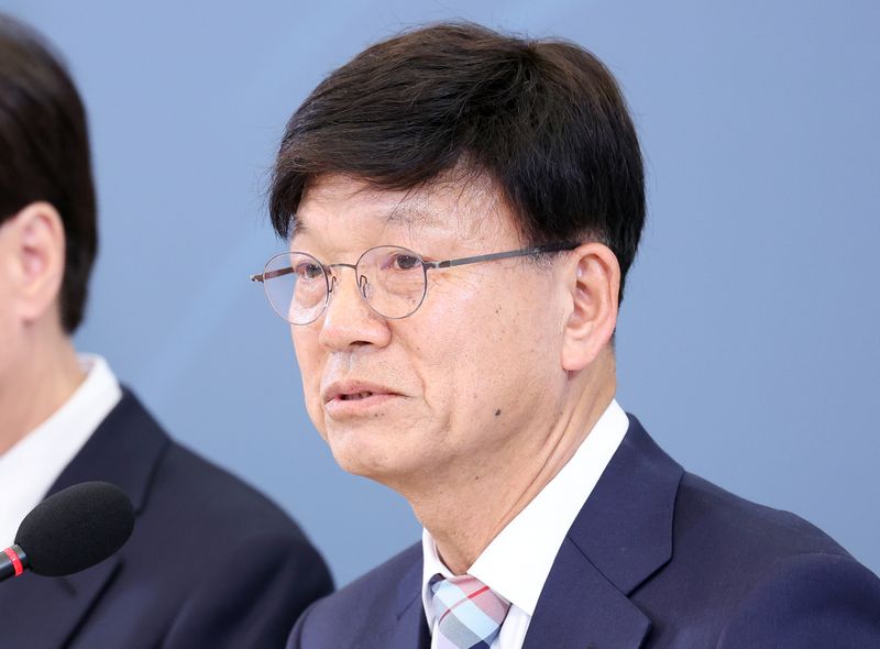 "5.18이 성역이 됐다"라는 발언으로 논란이 된 이병태 대통령 직속 규제합리화위원회 부위원장이 지난 6일 사퇴했다. 사진은 지난 4월 15일 청와대에서 열린 규제합리화위원회 제1차 전체회의에서 발언하는 이 전 부위원장의 모습. 2026.7.6 ⓒ 뉴스1