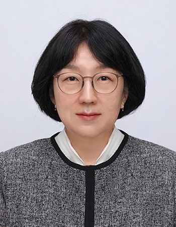 [서울=뉴시스]KB국민은행은 22일 사외이사후보추천위원회(사추위)를 열고 신임 사외이사 후보로 정윤경 성균관대학교 소프트웨어융합대학교수를 추천했다고 밝혔다. (사진=KB국민은행 제공). 2026.07.22. photo@newsis.com
