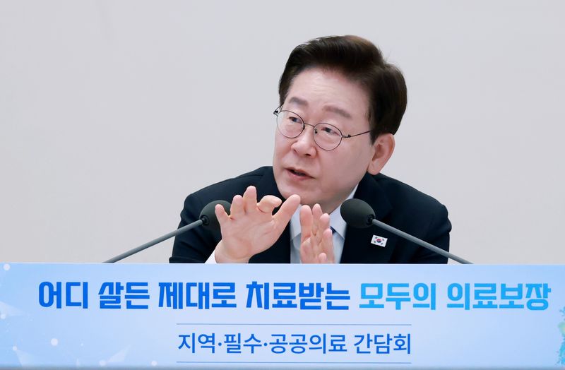 [서울=뉴시스] 조성봉 기자 = 이재명 대통령이 22일 청와대 영빈관에서 열린 '지역필수공공의료 간담회'에서 발언하고 있다. 2026.07.22. suncho21@newsis.com
