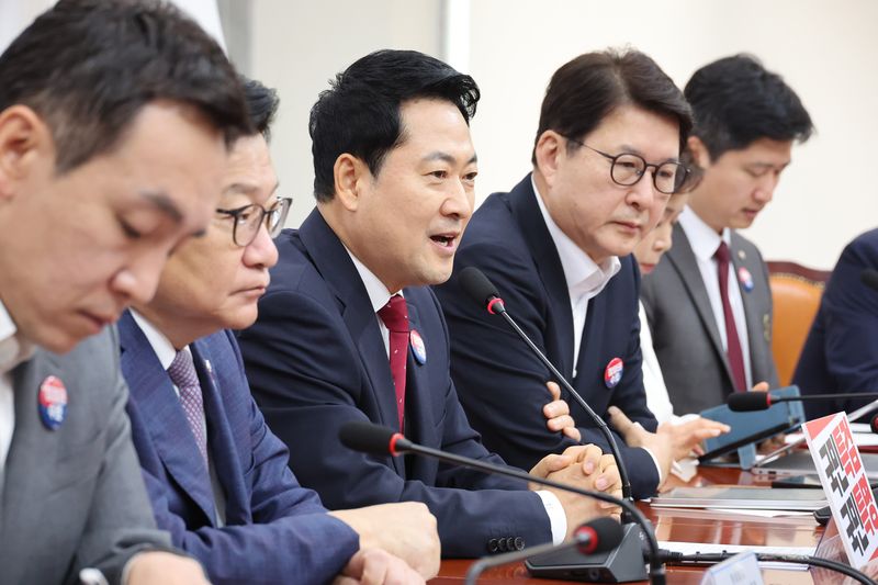 장동혁 국민의힘 대표가 16일 서울 여의도 국회에서 열린 최고위원회의에서 발언하고 있다. 2026.7.16 ⓒ 뉴스1 신웅수 기자