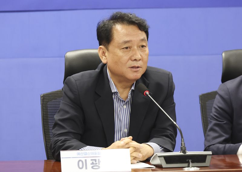 [서울=뉴시스] 김근수 기자 = 이광재 국회 예산결산위원회 위원장이 21일 오전 서울 여의도 국회 의원회관에서 열린 더불어민주당 2027년 예산안 당정협의 회의에서 발언하고 있다. 2026.07.21. ks@newsis.com
