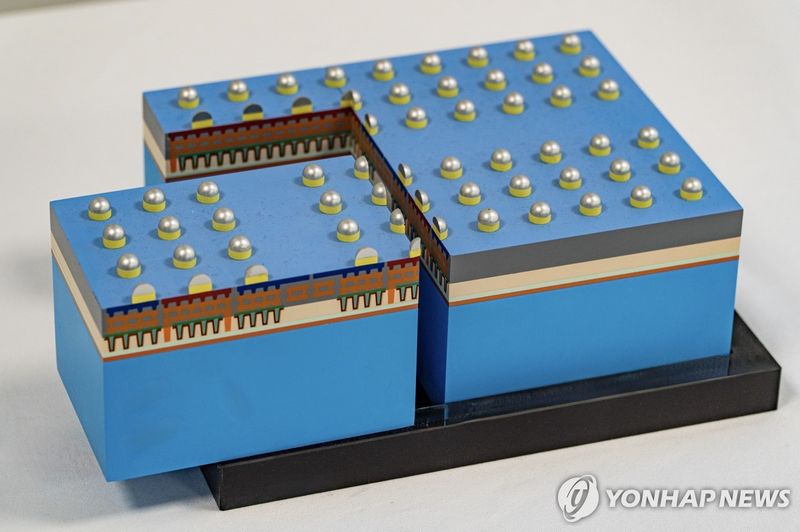 삼성전기 실리콘 커패시터 모형 (출처=연합뉴스)