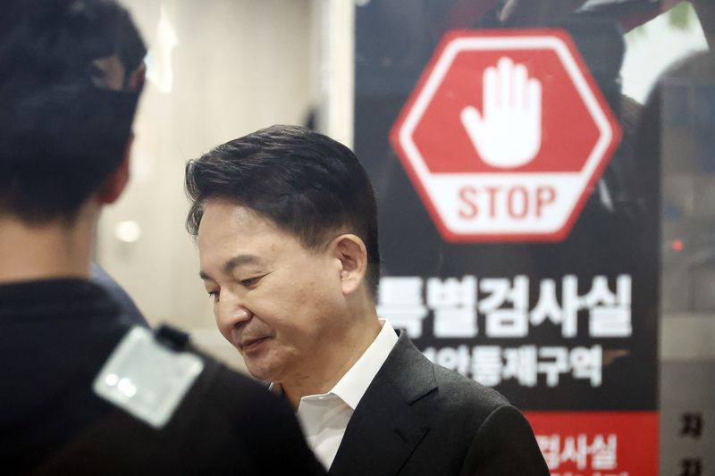 직권남용권리행사방해 혐의를 받는 원희룡 전 국토교통부 장관이 7월 23일 경기 과천 종합특별검사팀 사무실로 출석하고 있다. 뉴시스