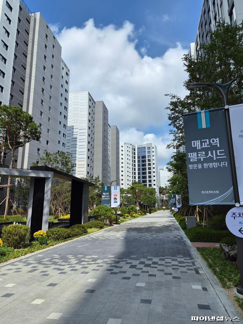 "같이 노숙할 사람 구해요"...입주 앞둔 '매교 팰루시드'에 무슨 일이