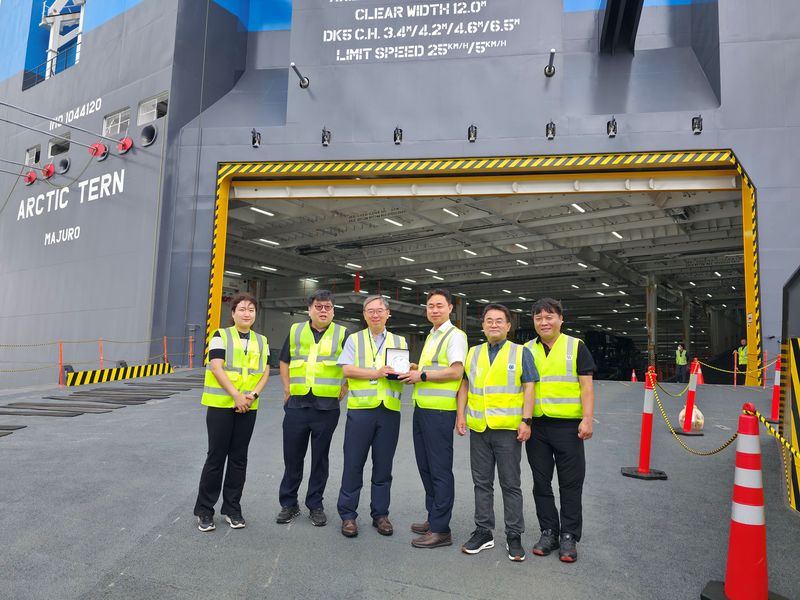 [평택=뉴시스] 평택항 첫 입항 기념식. (사진=경기평택항만공사 제공) 2026.07.23. photo@newsis.com *재판매 및 DB 금지