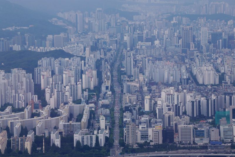 [서울=뉴시스] 서울 송파구 롯데월드타워 서울스카이에서 바라본 강남 3구 아파트 모습. photo@newsis.com