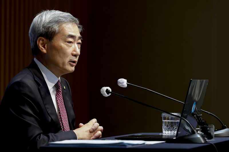 [서울=뉴시스] 사진공동취재단 = 신현송 한국은행 총재가 지난 16일 서울 중구 한국은행에서 열린 금융통화위원회 통화정책방향 기자간담회에서 발언하고 있다. 2026.07.16. photo@newsis.com