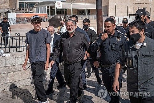 유대인 1천여명, 예루살렘 성지서 경찰 비호속 공개기도 파문(종합) (출처=연합뉴스)