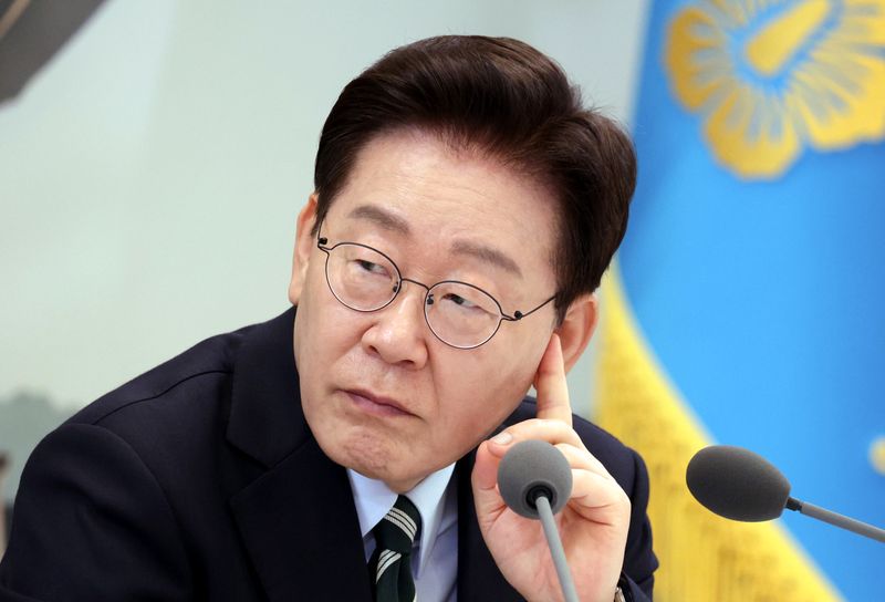 이재명 대통령이 16일 청와대 영빈관에서 열린 과학기술정보통신부, 방송미디어통신위원회, 개인정보보호위원회 2차 업무보고에서 발언을 청취하고 있다. (청와대통신사진기자단) 2026.7.16 ⓒ 뉴스1 허경 기자