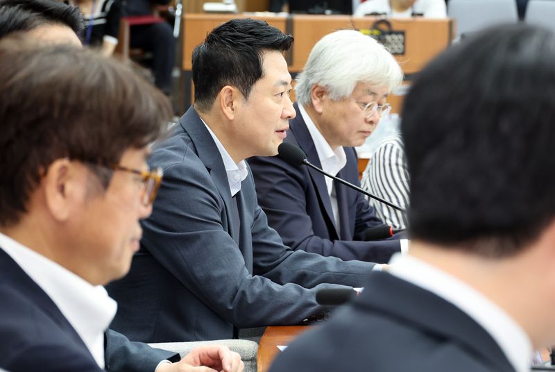 [서울=뉴시스] 최진석 기자 = 장동혁 국민의힘 대표가 24일 여의도 국회에서 열린 '규제에서 시장으로, 징벌에서 합리로' 국민의힘 부동산정책 정상화 토론회에서 발언하고 있다. 2026.07.24. myjs@newsis.com