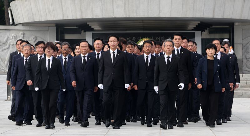 22대 후반기 국회 본격 가동…與野 국회의장과 현충원 참배
