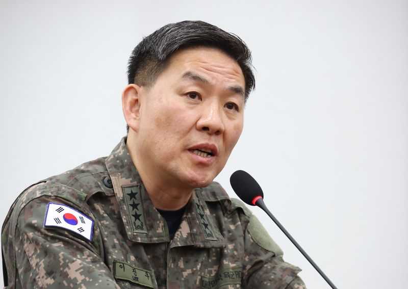 [서울=뉴시스] 고승민 기자 = 사진은 이진우 전 육군수도방위사령관이 지난해 2월 6일 서울 여의도 국회에서 열린 윤석열 정부의 비상계엄 선포를 통한 내란혐의 진상규명 국정조사특별위원회 전체회의(청문회)에서 의원 질의에 답하는 모습. 2026.07.24. kkssmm99@newsis.com