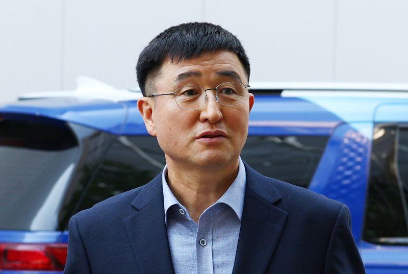 [과천=뉴시스] 전신 기자 = 사진은 박안수 전 육군참모총장이 군형법상 반란 혐의 피의자 신분으로 조사 받기 위해 지난 5월 15일 경기 과천 2차 종합특별검사팀 사무실로 출석하는 모습. 2026.07.24. photo1006@newsis.com