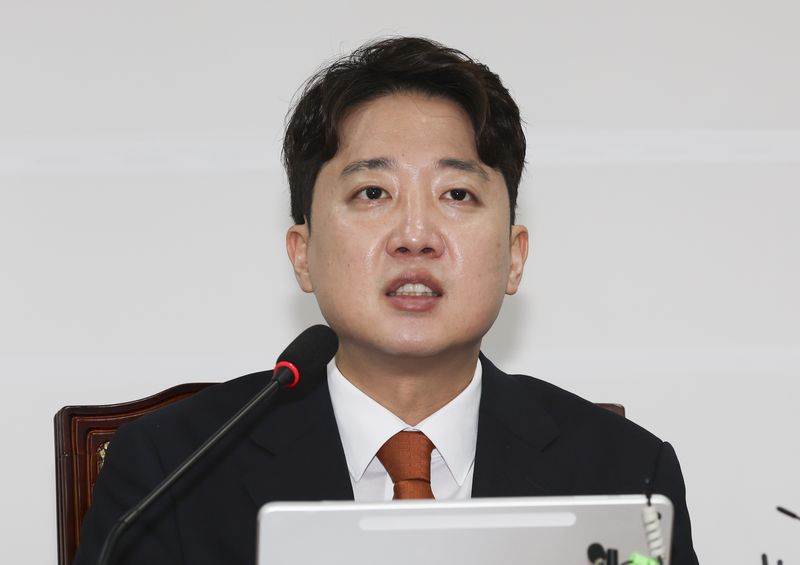 [서울=뉴시스] 김근수 기자 = 이준석 개혁신당 대표가 20일 오전 서울 여의도 국회에서 열린 최고위원회의에서 발언하고 있다. 2026.07.20. ks@newsis.com