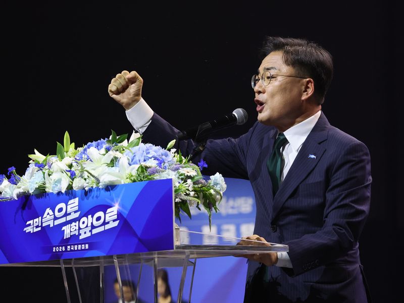조국혁신당 신임 당대표로 선출된 신장식 의원이 25일 오후 경기 수원시 수원컨벤션센터에서 열린 2026 전국당원대회에서 대표 수락연설을 하고 있다. 2026.7.25 ⓒ 뉴스1 황기선 기자