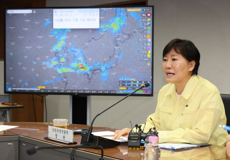 [세종=뉴시스] 배훈식 기자 = 송미령 농림축산식품부 장관이 3일 오전 세종시 정부세종청사에서 열린 여름철 재해 대비 추진상황 점검 회의에서 발언하고 있다. 2026.07.03. dahora83@newsis.com