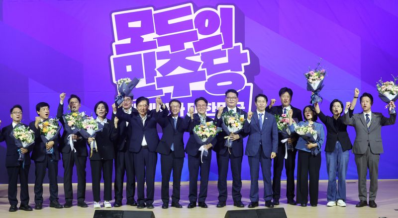 더불어민주당 전당대회 본경선에 진출한 당대표, 최고위원 후보들. 2026.7.23 ⓒ 뉴스1 황기선 기자