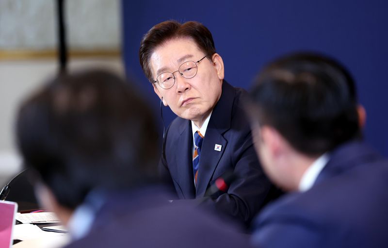 [샌프란시스코=뉴시스] 김진아 기자 = 이재명 대통령이 25일(현지 시간) 미국 샌프란시스코의 한 호텔에서 열린 실리콘밸리 벤처투자 밋업에서 벤처캐피털 대표들의 발언을 경청하고 있다. 2026.07.26. bluesoda@newsis.com