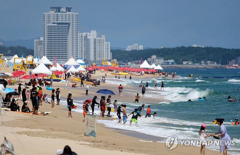 높은 파도와 이안류 주의…경포해수욕장 (출처=연합뉴스)