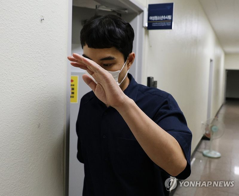 경찰, '아동 성매매' 최영중 전 청주시의원 15시간 밤샘 조사 (출처=연합뉴스)
