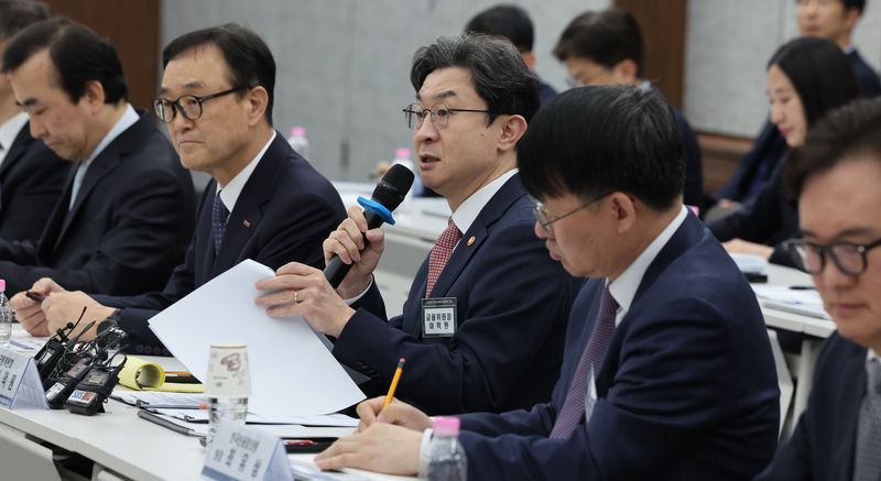 [서울=뉴시스] 박주성 기자 = 이억원 금융위원장이 9일 오후 서울 중구 은행회관 국제회의실에서 열린 소상공인 신용평가체계 개편 간담회에 참석해 모두발언을 하고 있다. 2026.04.09. park7691@newsis.com