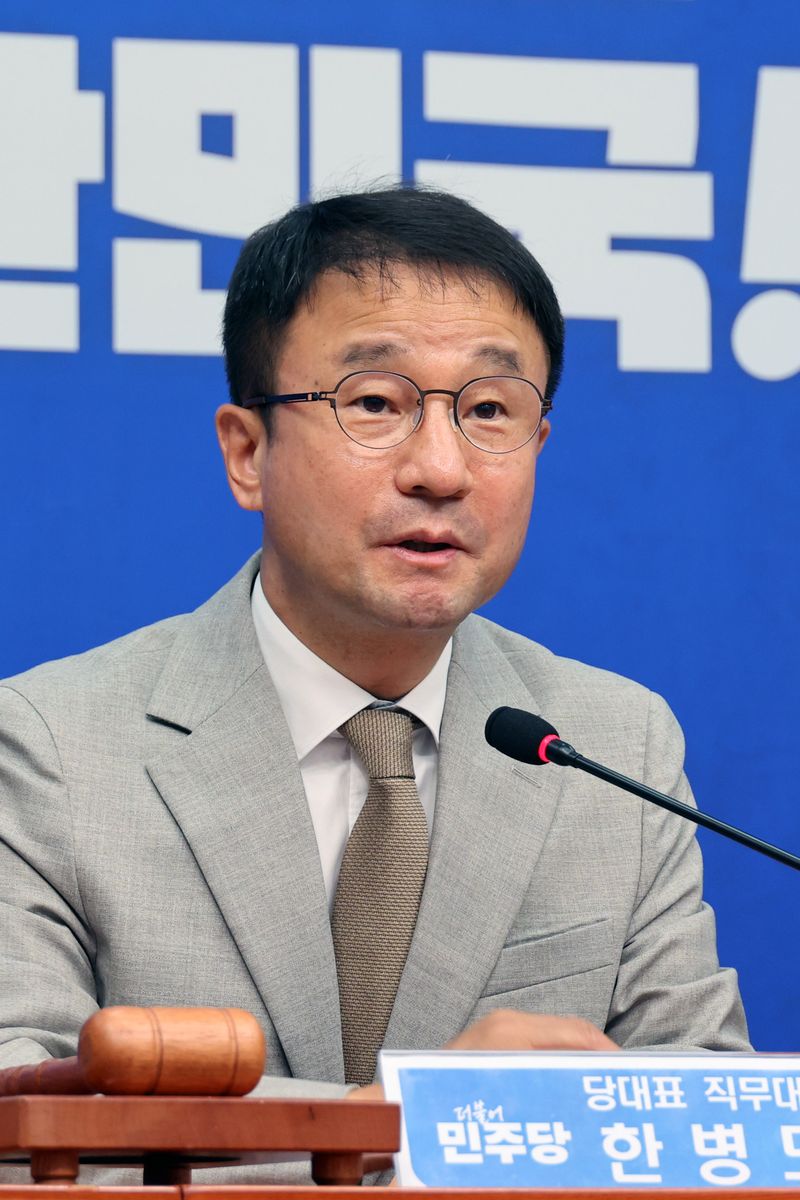 더불어민주당 한병도 당 대표 직무대행 겸 원내대표가 27일 국회에서 열린 최고위원회의에서 발언하고 있다. 사진=서동일 기자