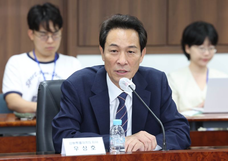 우상호 강원특별자치도지사가 27일 오전 서울 종로구 정부서울청사에서 열린 제2차 접경지역 평화안전 연석회의에서 인사말을 하고 있다. 뉴시스
