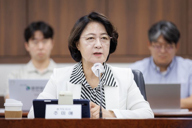 27일 오전 통일부 대회의실에서 열린 제2차 접경지역 평화안전 연석회의에 참석한 추미애 경기도지사가 인사말을 하고있다.(경기도 제공. 재판매 및 DB금지)