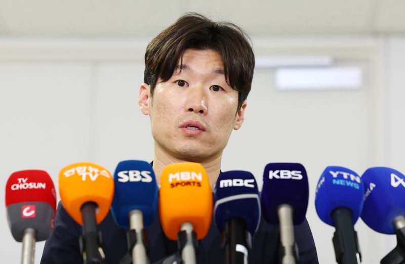 [서울=뉴시스] 전신 기자 = 박지성 K축구 혁신위원회 공동위원장이 27일 서울 종로구 국립현대미술관 회의실에서 열린 'K축구 혁신위원회 4차 회의'를 마친 뒤 브리핑을 하고 있다. 2026.07.27. photo1006@newsis.com