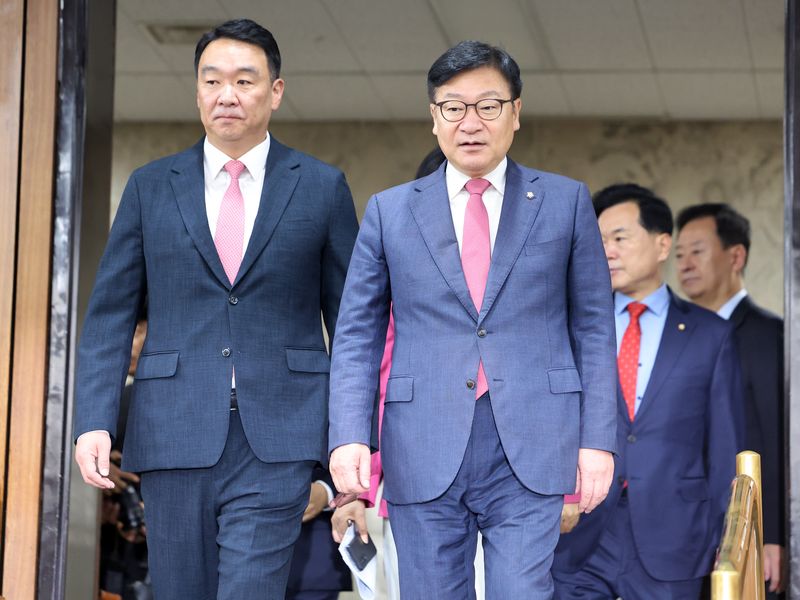 국민의힘 정점식 원내대표와 정희용 사무총장이 28일 오전 서울 여의도 국회에서 열린 원내대책회의에 참석하고 있다. 2026.7.28 ⓒ 뉴스1 황기선 기자