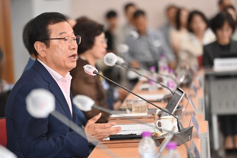 28일 이현재 하남시장이 민선9기 첫 시민 참여 주간회의를 열고 도시 경쟁력 강화를 위한 대규모 성장 전략을 제시하고 있다. 하남시 제공