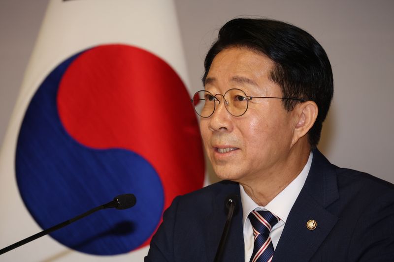 [서울=뉴시스] 국회사진기자단 = 조정식 국회의장이 28일 오전 서울 여의도 국회 사랑재에서 열린 취임 첫 기자간담회에서 취재진 질문에 답하고 있다. 2026.07.28. photo@newsis.com