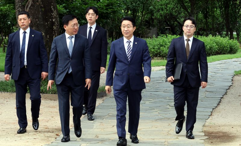 [서울=뉴시스] 국회사진기자단 = 조정식(오른쪽 두번째) 국회의장이 28일 오전 서울 여의도 국회 사랑재에서 기자간담회에 참석하고 있다. 2026.07.28. photo@newsis.com