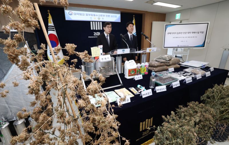 신준호 마약범죄 정부합동수사본부 1부본부장이 12일 경기 수원시 영통구 수원지방검찰청 브리핑룸에서 마약범죄 정부합동수사본부의 대마 재배시설 적발 관련 브리핑이 하고 있다. 2026.2.12 ⓒ 뉴스1 김영운 기자