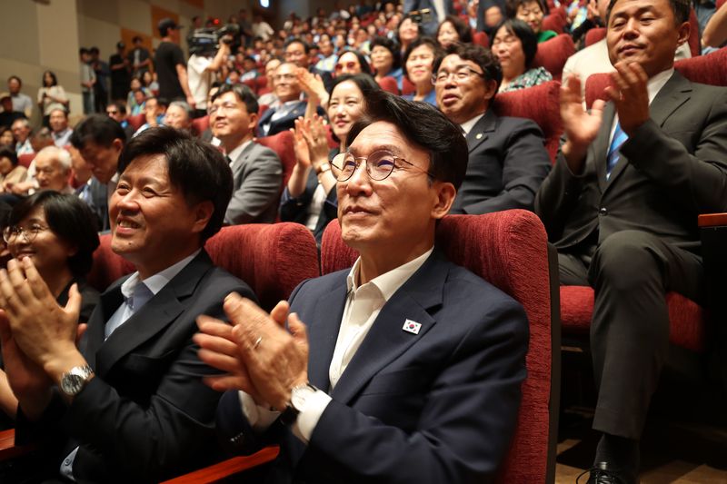與전대 첫날 온라인투표 1시간 '먹통'…친명 후보들 