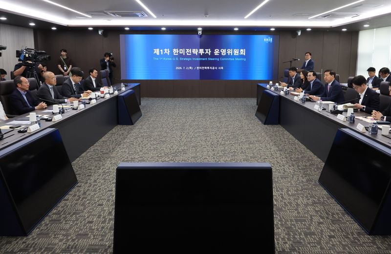 [세종=뉴시스] 배훈식 기자 = 구윤철 경제부총리 겸 재정경제부 장관이 2일 오후 세종시 한미전략투자공사에서 제1차 한미전략투자 운영위원회 회의를 하고 있다. 2026.07.02. dahora83@newsis.com