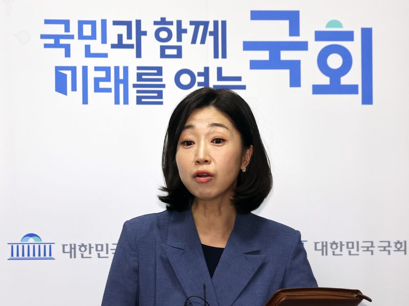 장현주 국회의장실 공보소통수석비서관이 28일 오후 서울 여의도 국회에서 개헌 관련 브리핑을 하고 있다. 2026.7.28 ⓒ 뉴스1 황기선 기자