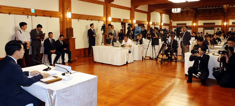 조정식 국회의장이 28일 서울 여의도 국회 사랑재에서 열린 취임 첫 기자 간담회에서 취재진의 질의에 답하고 있다. 2026.7.28 ⓒ 뉴스1 국회사진기자단