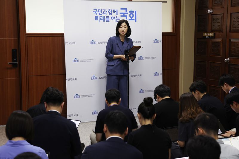 장현주 국회의장실 공보소통수석비서관이 28일 오후 서울 여의도 국회에서 개헌 관련 브리핑을 하고 있다. 2026.7.28 ⓒ 뉴스1 황기선 기자