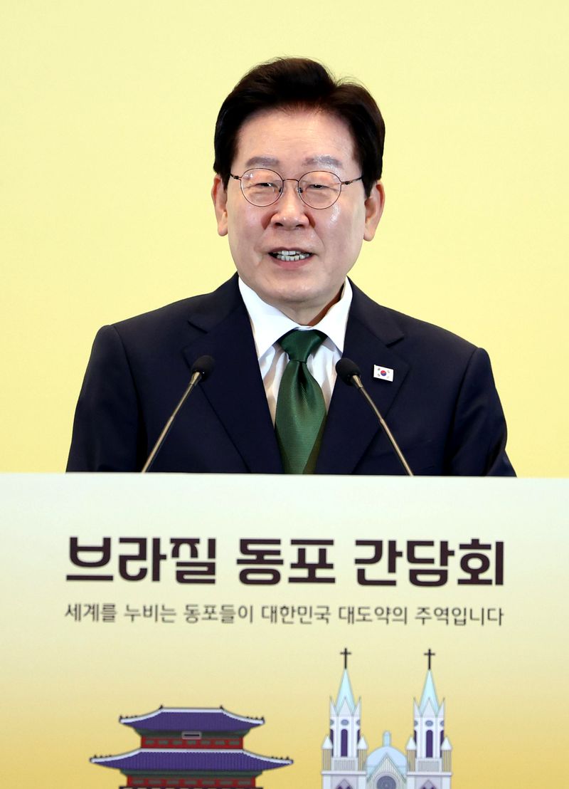 [상파울루=뉴시스] 김진아 기자 = 이재명 대통령이 28일(현지 시간) 브라질 상파울루의 한 호텔에서 열린 동포 오찬 간담회에서 인사말을 하고 있다. 2026.07.29. bluesoda@newsis.com