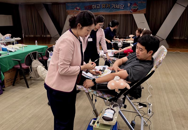 [서울=뉴시스] 코오롱그룹이 헌혈 캠페인을 진행하는 모습. (사진=코오롱그룹) 2026.07.29 photo@newsis.com *재판매 및 DB 금지 *재판매 및 DB 금지