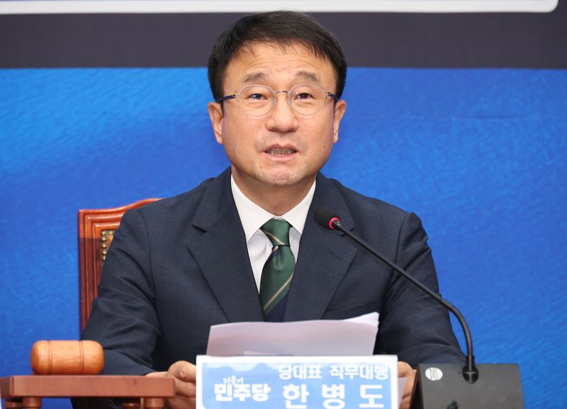 한병도 더불어민주당 대표 직무대행 겸 원내대표가 29일 여의도 국회에서 열린 최고위원회의에서 발언하고 있다. 뉴시스