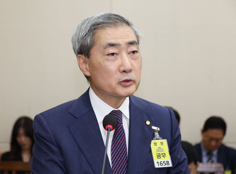 신현송 한국은행 총재가 29일 여의도 국회에서 재정경제기획위원회 제3차 전체회의에 출석해 인사말을 하고 있다. 뉴시스