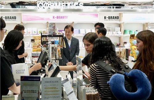 한국중소벤처기업유통원의 중소기업제품 전용 면세판매장.