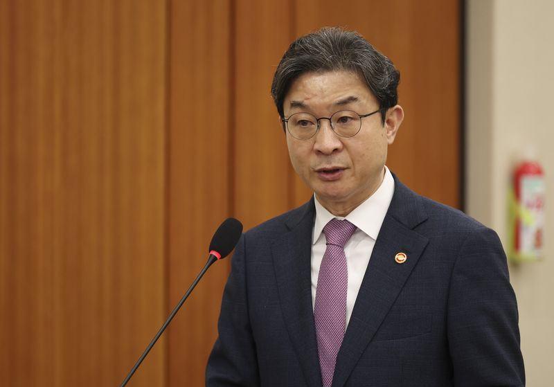 [서울=뉴시스] 김근수 기자 = 이억원 금융위원회 위원장이 29일 오전 서울 여의도 국회에서 열린 정무위원회 전체회의에서 업무보고를 하고 있다. 2026.07.29. ks@newsis.com