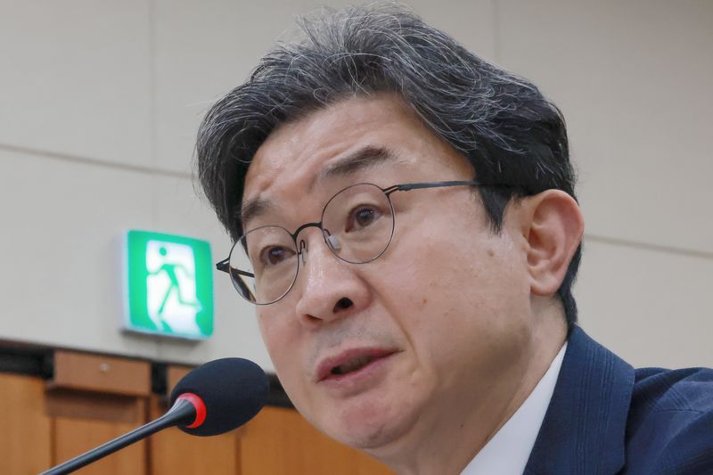 이억원 금융위원장이 29일 국회에서 열린 정무위원회 전체회의에서 의원 질의에 답하고 있다. 연합뉴스