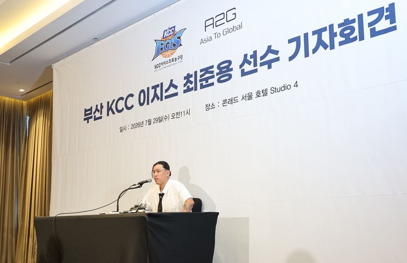 [서울=뉴시스] 김금보 기자 = 프로농구 부산 KCC 이지스 최준용이 29일 오전 서울 여의도 콘래드서울호텔에서 미국프로농구(NBA) 진출 도전 선언 기자회견을 하고 있다. 2026.07.29. kgb@newsis.com